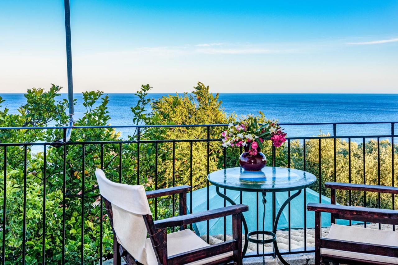 Eros Pittoresque Retreats - Perfect Location, Panoramic Seaview Koroni  Bagian luar foto